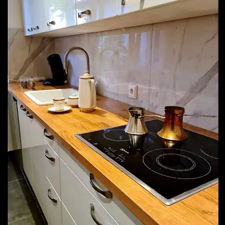 Nana-Eg-80M2 Sanierter Altbau-Parkplatz-Kleiner Garten-Wlan-Netflix-2Zimmer-Kueche-Dusche-Wanne-Waschmaschine Oberhausen  Extérieur photo