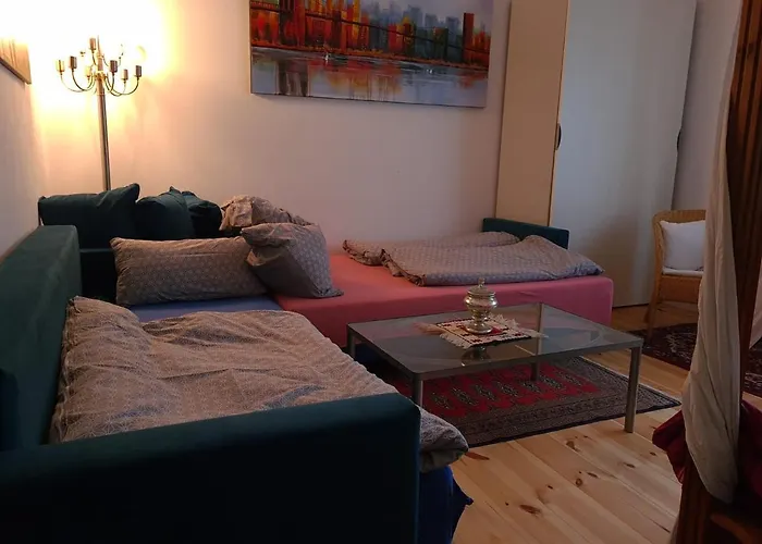 Nana-Eg-80M2 Sanierter Altbau-Parkplatz-Kleiner Garten-Wlan-Netflix-2Zimmer-Kueche-Dusche-Wanne-Waschmaschine