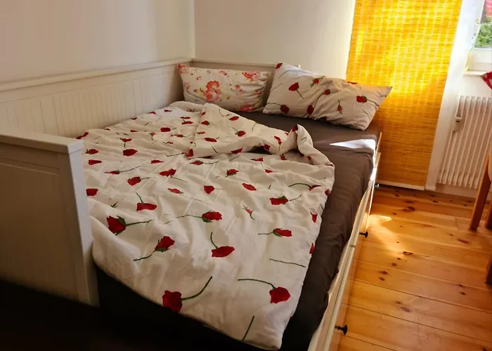 Nana-Eg-80M2 Sanierter Altbau-Parkplatz-Kleiner Garten-Wlan-Netflix-2Zimmer-Kueche-Dusche-Wanne-Waschmaschine