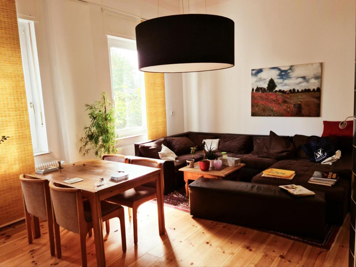 Nana-eg-80m2 Sanierter Altbau-parkplatz-kleiner Garten-wlan-netflix-2zimmer-kueche-dusche-wanne-waschmaschine *