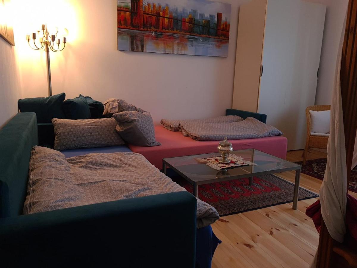 Nana-eg-80m2 Sanierter Altbau-parkplatz-kleiner Garten-wlan-netflix-2zimmer-kueche-dusche-wanne-waschmaschine * Oberhausen (North Rhine-Westphalia)