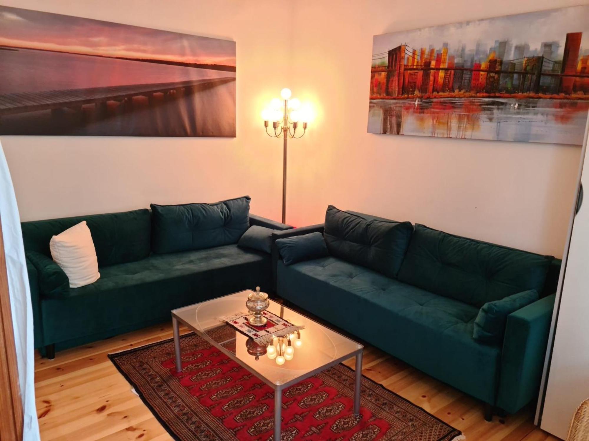 Nana-eg-80m2 Sanierter Altbau-parkplatz-kleiner Garten-wlan-netflix-2zimmer-kueche-dusche-wanne-waschmaschine Oberhausen (North Rhine-Westphalia)